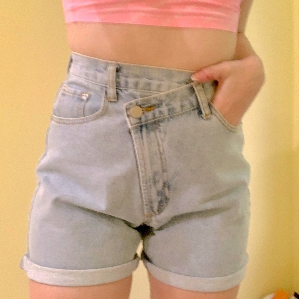 Princess Polly Brontë beach denim asymmetrical shorts - Picture 2 of 7